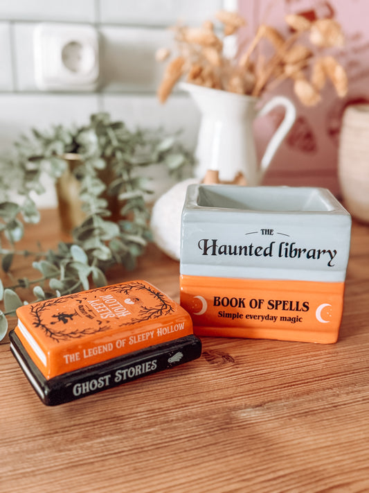 Haunted Library – Bücherstapel-Stövchen für Duftwachs & Duftöl