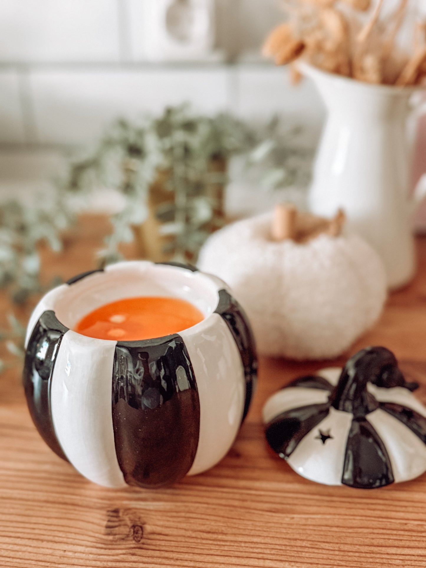 Striped Pumpkin – Schwarz-weißes Stövchen für Duftwachs & Duftöl