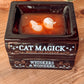 Black Cat Magick – Bücherstapel-Stövchen für Duftwachs & Duftöl
