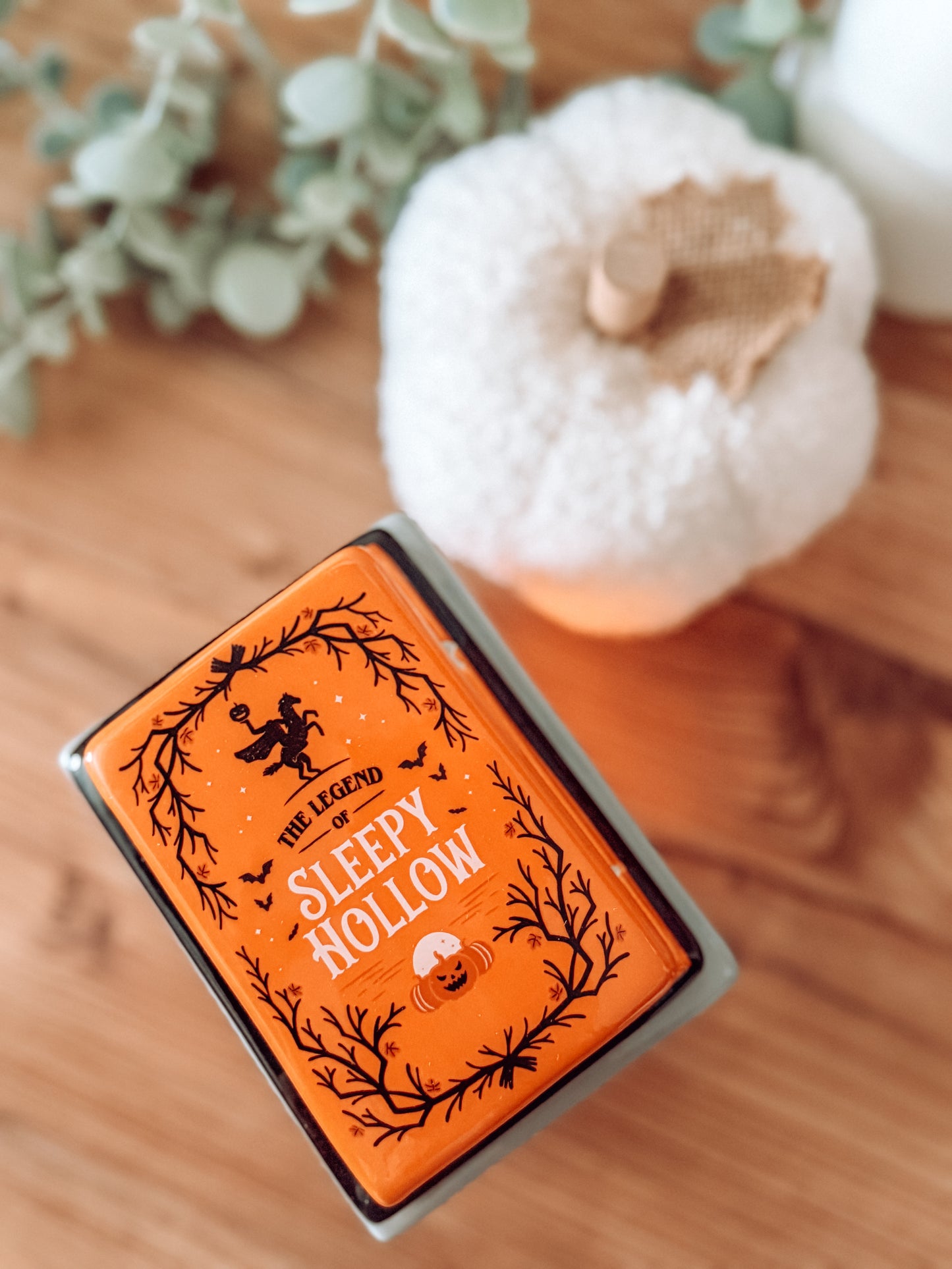 Haunted Library – Bücherstapel-Stövchen für Duftwachs & Duftöl