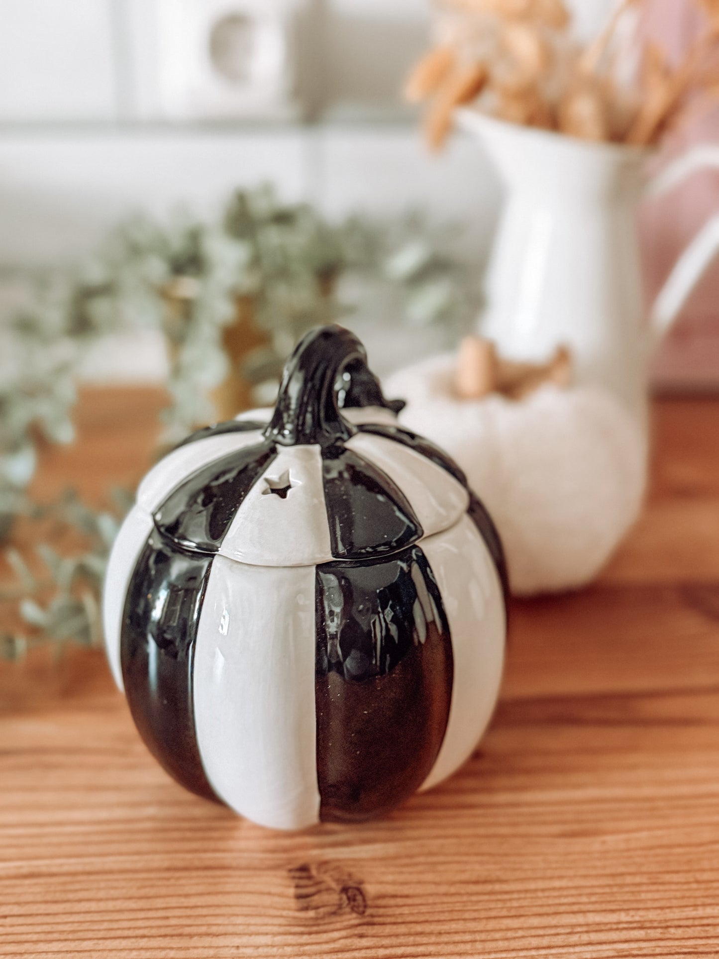 Striped Pumpkin – Schwarz-weißes Stövchen für Duftwachs & Duftöl