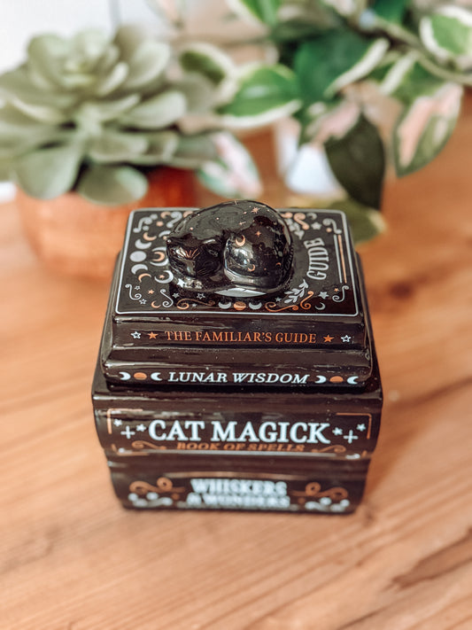 Black Cat Magick – Bücherstapel-Stövchen für Duftwachs & Duftöl