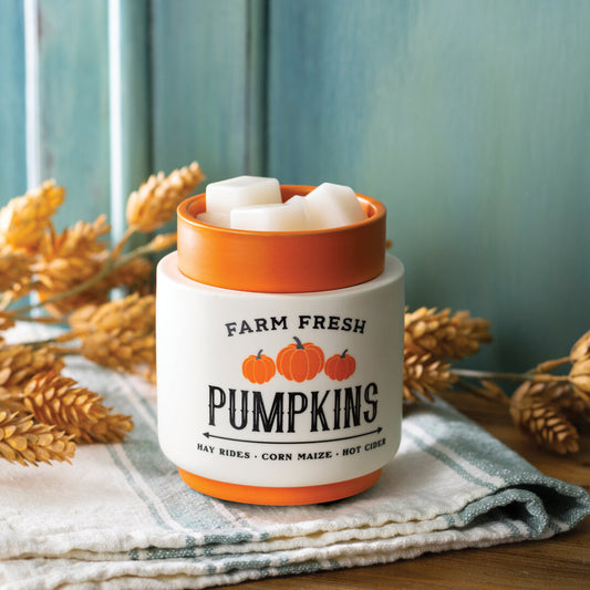 FARM FRESH PUMPKINS Duftlampe aus Keramik mit Duftwachs vor herbstlicher Dekoration