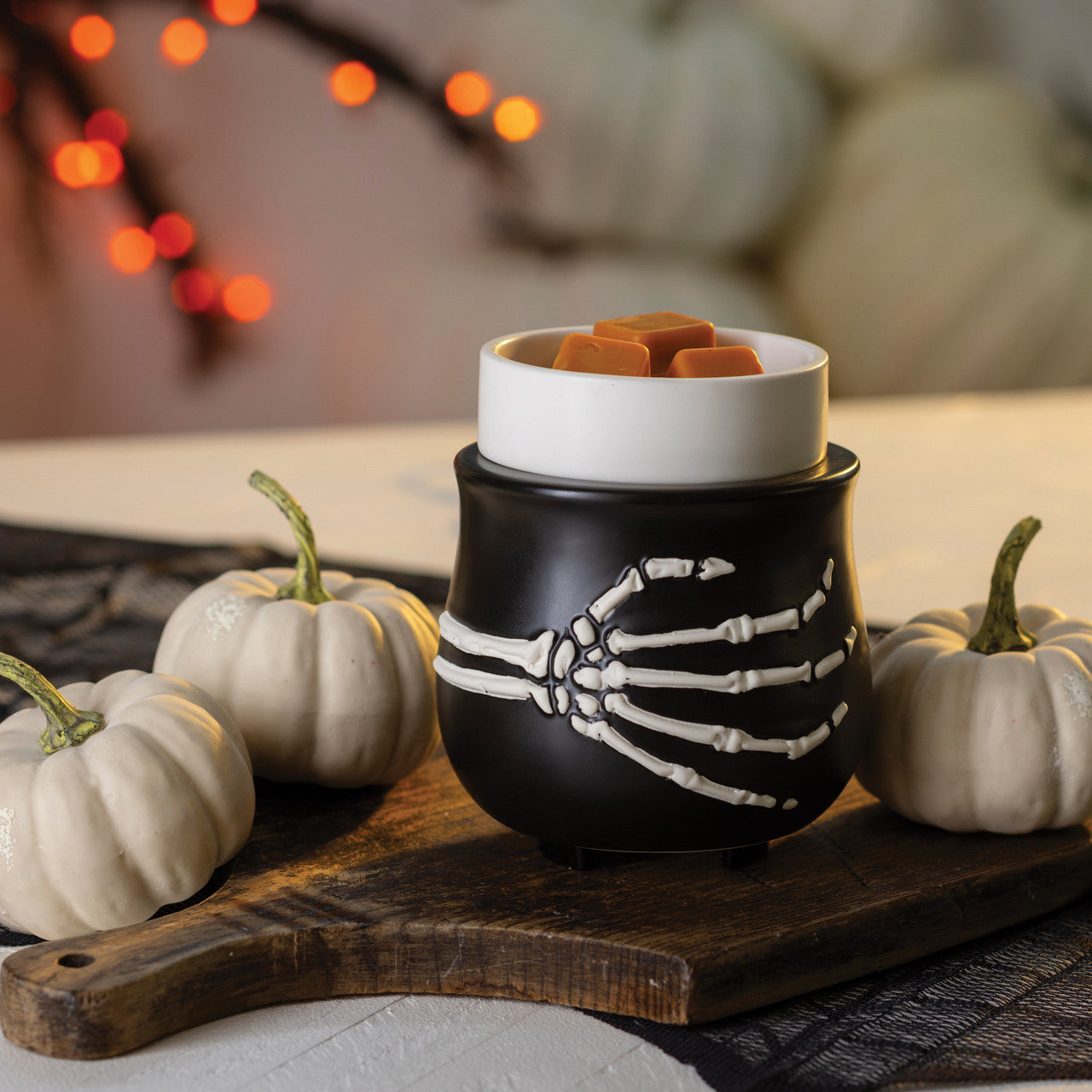 CANDLE WARMERS® Skeleton Hand Duftwachs-Wärmer – zweite Produktansicht